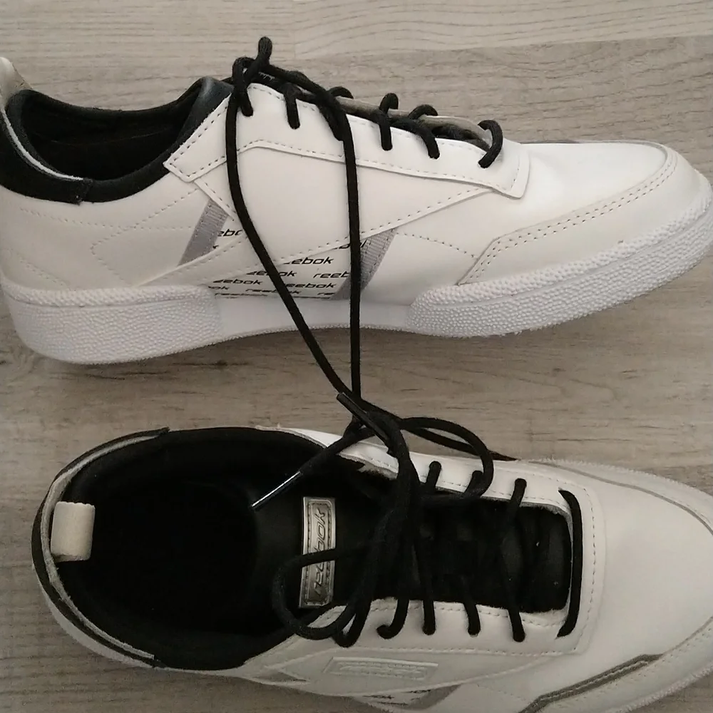 Adidas shoes - Picture 1 of 4